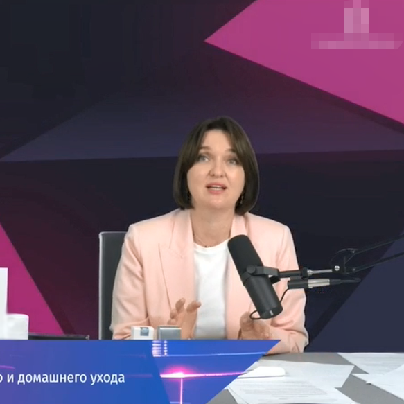 Esperti russi - Applicazione combinata con la linea cosmeceutica ZQ -II con apparecchiatura fotoelettrica